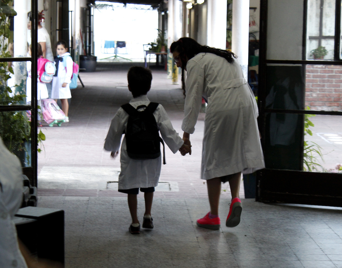 Escolares durante el comienzo de clases