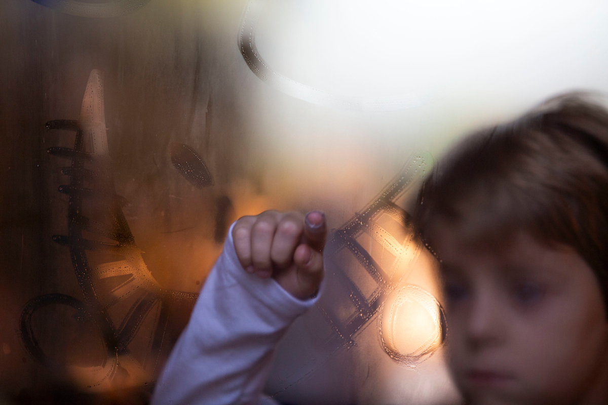 Niño dibujando 