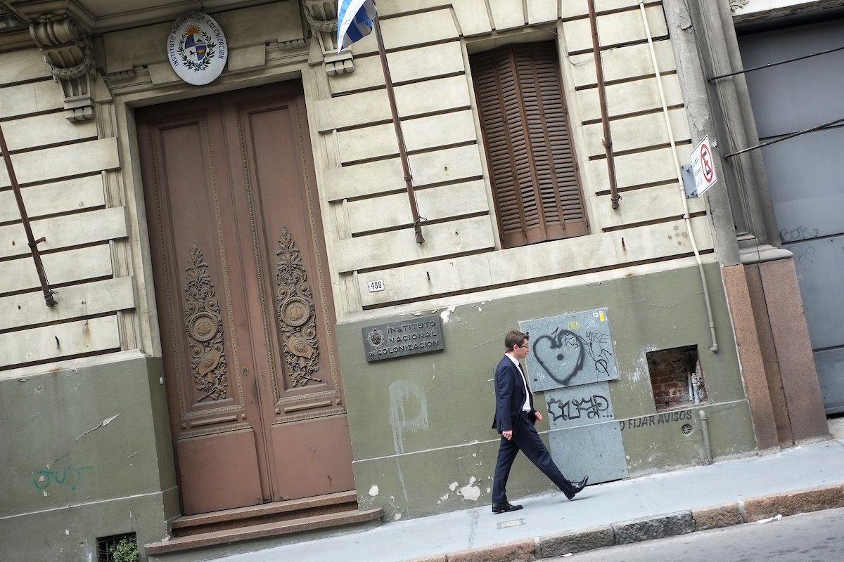 Entrada del Instituto Nacional de Colonización