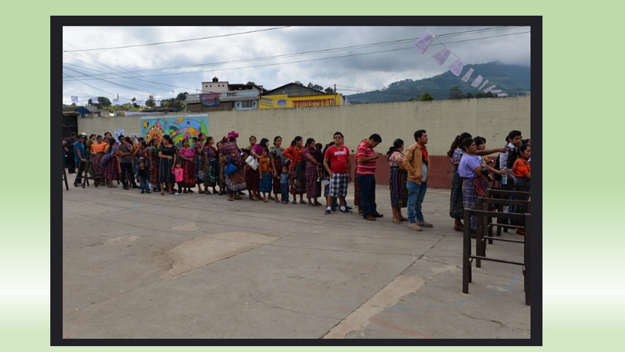 Fila para sufragar - Elecciones en Guatemala