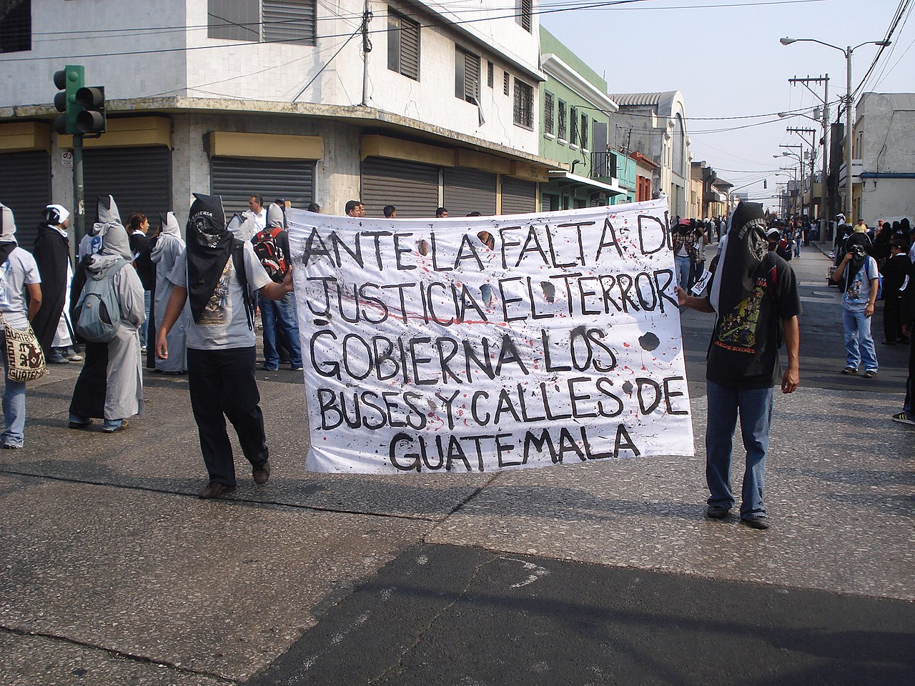 Estudiantes protestan contra la impunidad durante la Huelga de Dolores en la Ciudad de Guatemala - 2009