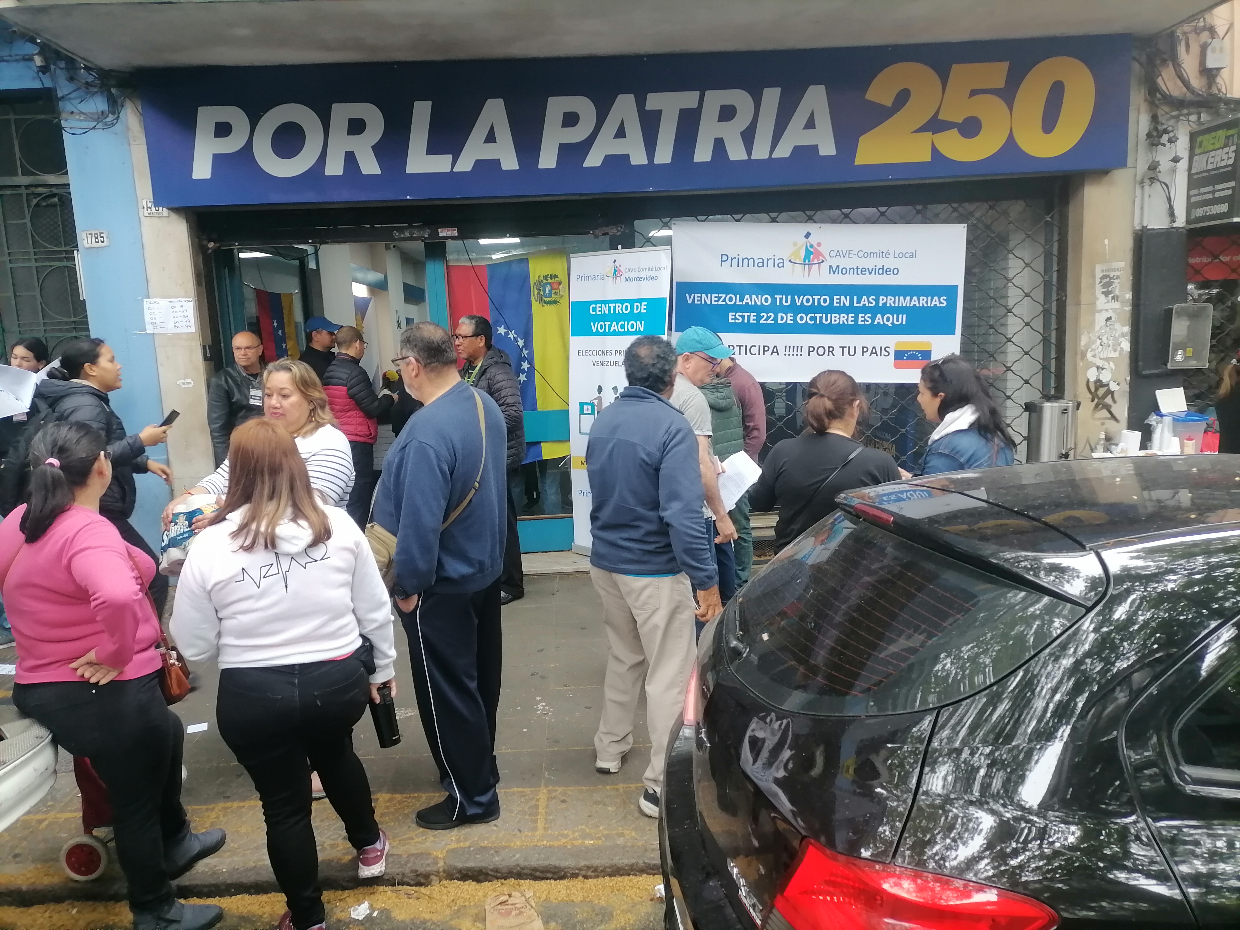 Venezolanos votan en Uruguay 