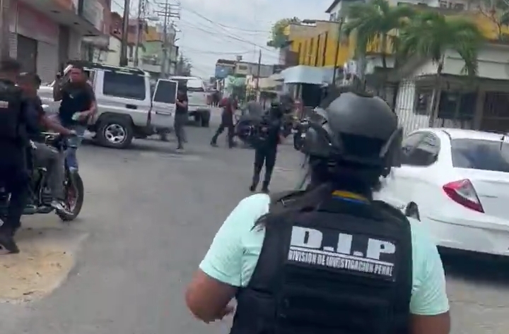 Allanamiento y detención de dirigente Venegas