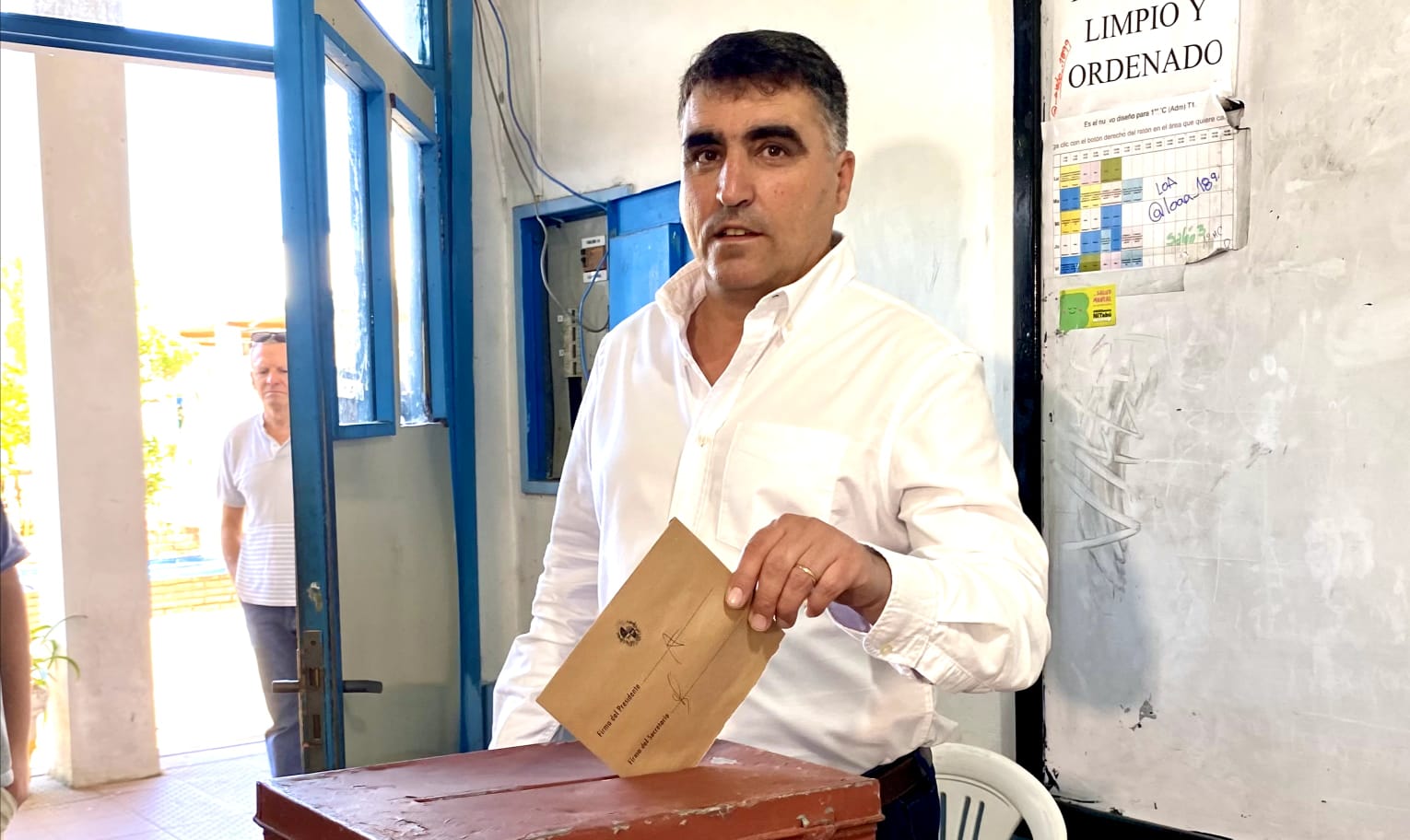 Andrés Lima votando