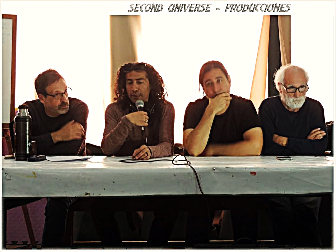 Una de las mesas de trabajo