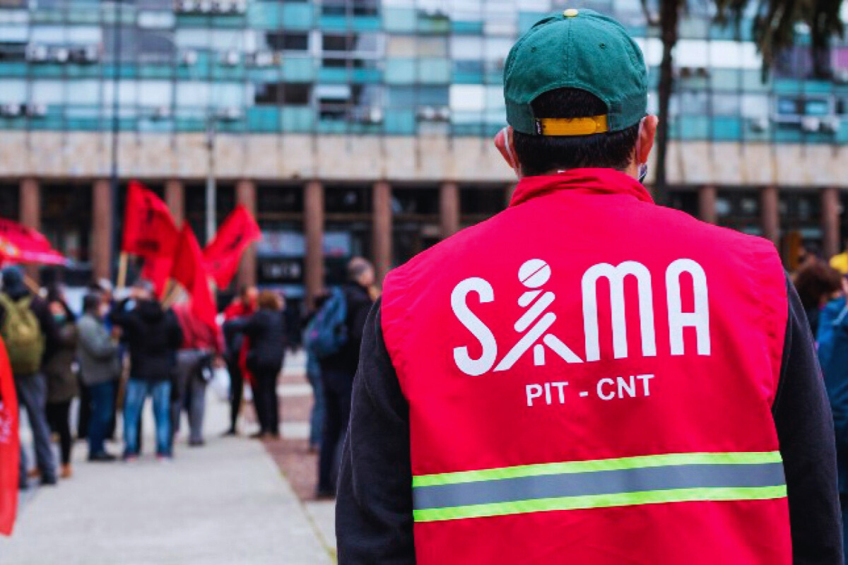 En un comunicado, el SIMA acusó a la empresa de "persecución sindical" y de actuar con "premeditación" al notificar los despidos de forma inmediata, supervisando el retiro de pertenencias bajo custodia. 