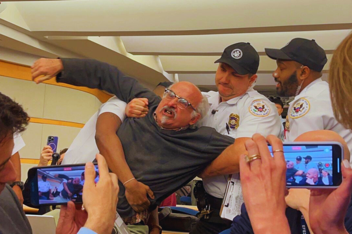 El incidente en la conferencia de prensa de Blinken refuerza las preocupaciones sobre el estado de la libertad de prensa en Estados Unidos, especialmente en contextos donde las críticas al gobierno podrían revelar incongruencias en su política exterior. Al mismo tiempo, subraya el creciente desafío que enfrentan quienes abogan por los derechos humanos en Palestina dentro de un entorno cada vez más restrictivo.