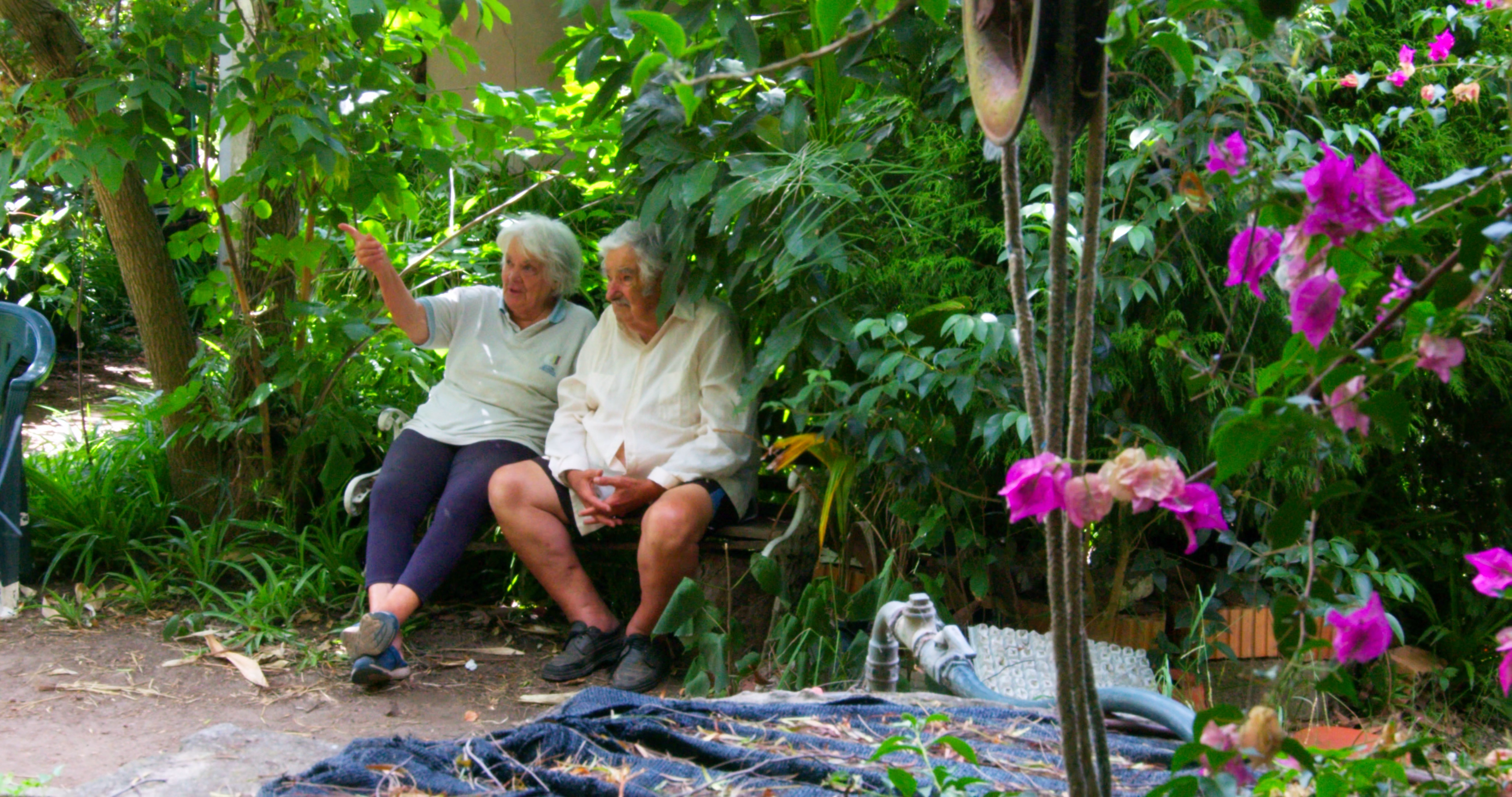 El documental que retrata la vida compartida entre Lucía Topolansky y José "Pepe" Mujica llega hoy a la gran pantalla con un evento homenaje. La obra también se convierte en libro, ampliando el registro de esta historia de amor, militancia y memoria.