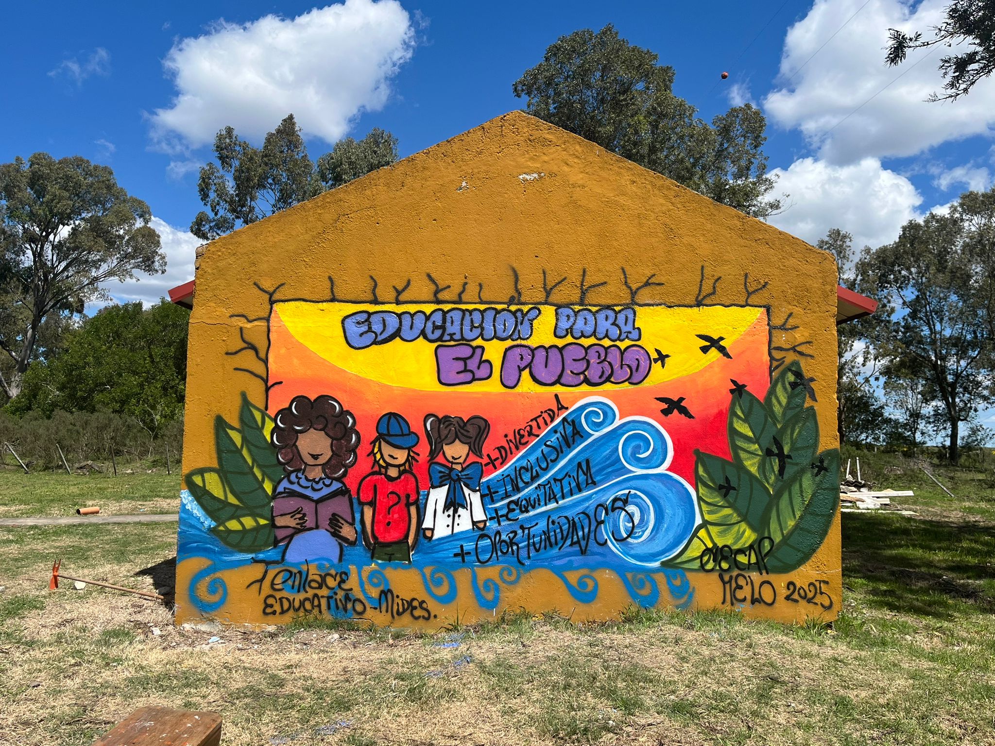 Mural final en escuela 97 de Cerro Largo pintado por adolescentes y referentes del CECAP  