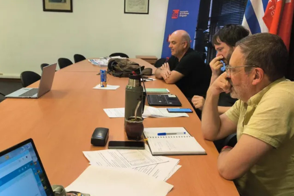 En una serie de reuniones bipartitas y tripartitas, la empresa BONIMAR S.A. (M24), APU y representantes de los trabajadores acordaron el pago de indemnizaciones para quienes facturaban como unipersonales y garantizaron la continuidad salarial y derechos laborales de los 29 empleados en planilla.