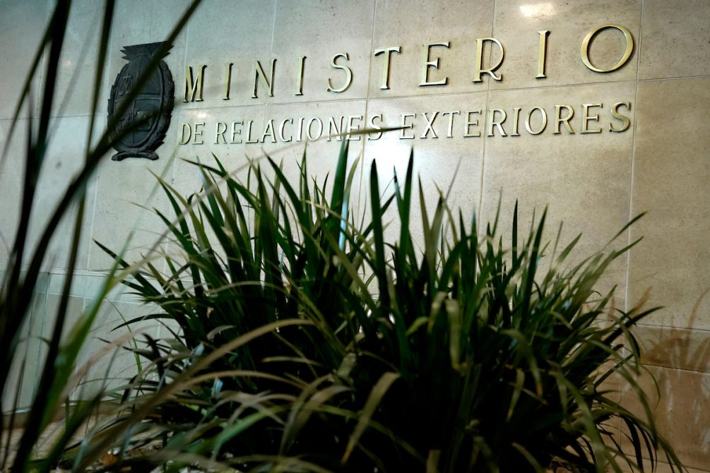 El gobierno pidió respetar el Derecho Internacional y retomar las vías diplomáticas tras la ofensiva de Estados Unidos e Israel y la respuesta militar iraní.