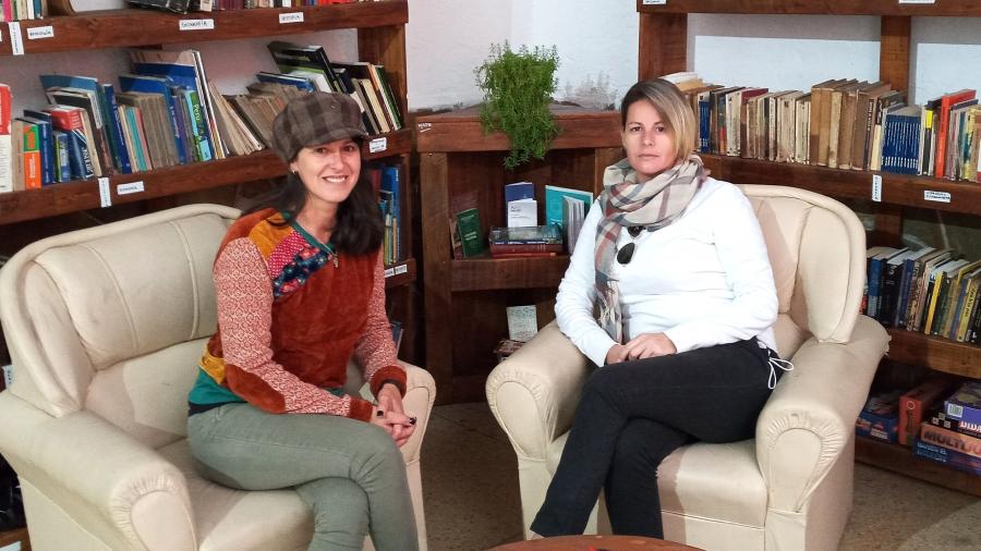 Viviana Nuñez, dirigente del Sutcra con Rocío, la trabajadora despedida