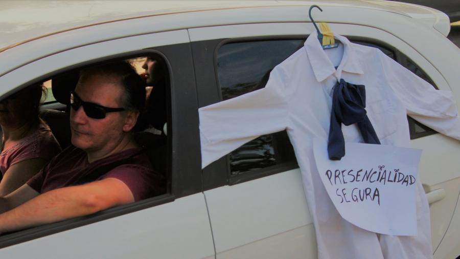 Caravana de autos. Ademu Canelones