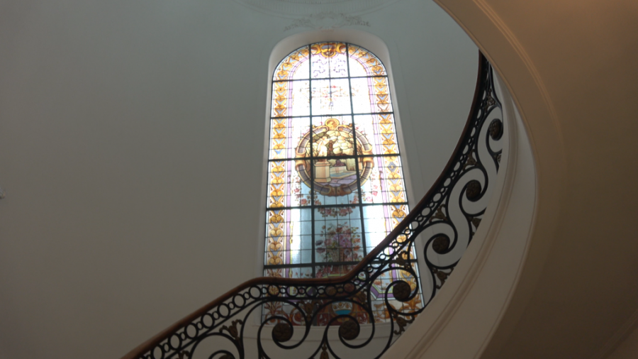Escalinata y vitraux del Palacio Gallinal - Sede de la INDDHH
