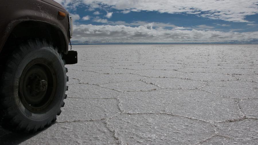 Salar de Uyuni, es el desierto de sal más grande del mundo. 