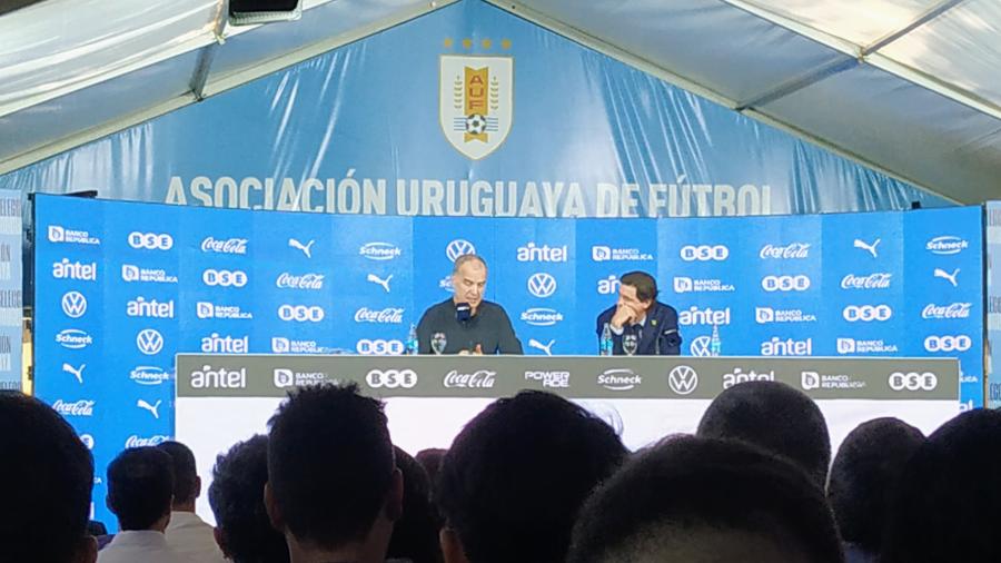 Conferencia de prensa de la Asociación Uruguaya de Fútbol (AUF).