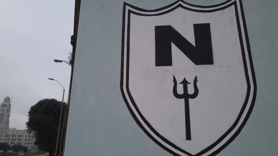 Pintada en la esquina del ex Club Neptuno, rambla portuaria