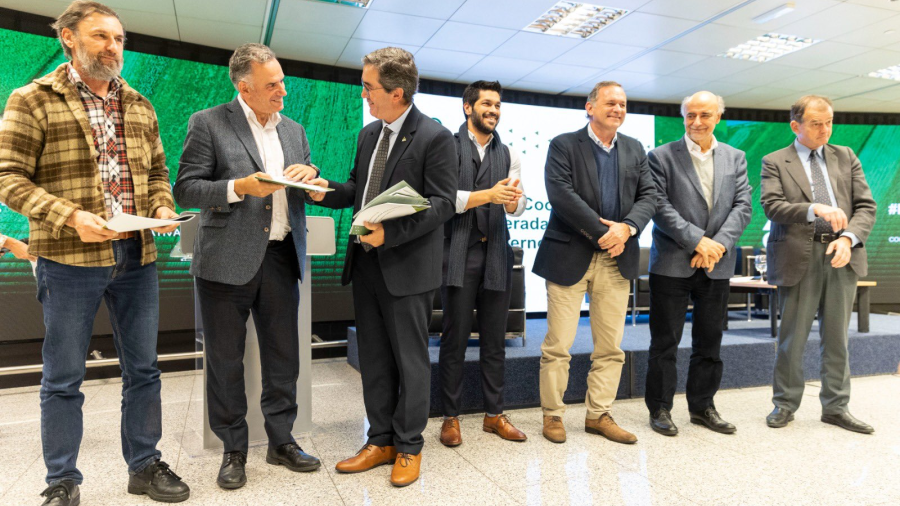 Actividad convocada por las Cooperativas Agrarias Federadas (CAF) para presentar propuestas al próximo gobierno (2025-2030).