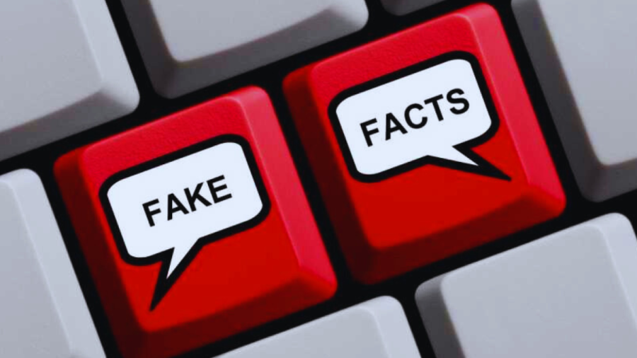 El fact-checking, o verificación de hechos, es el proceso de investigar y corroborar información para determinar si es verdadera, falsa o engañosa.