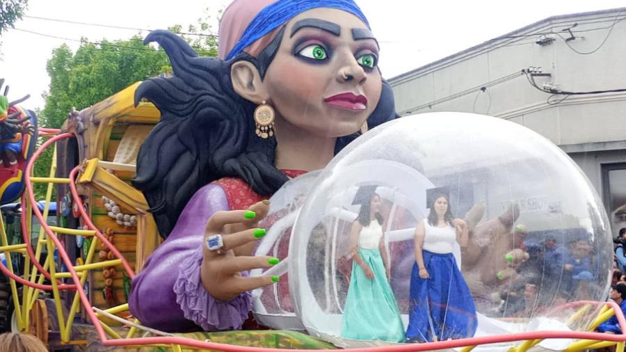 “Feria de los Recuerdos”, carroza de los 6.º unidos