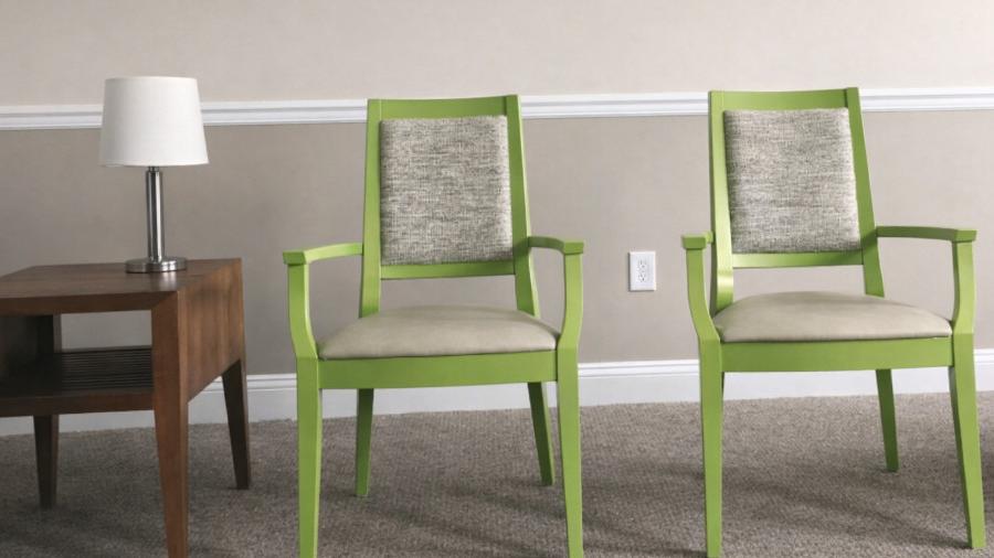 Sillas a 50 cm de altura y con posabrazos