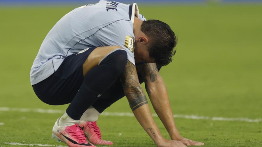 Federico Valverde desalentado tuvo muy buena performance. Gentileza EFE