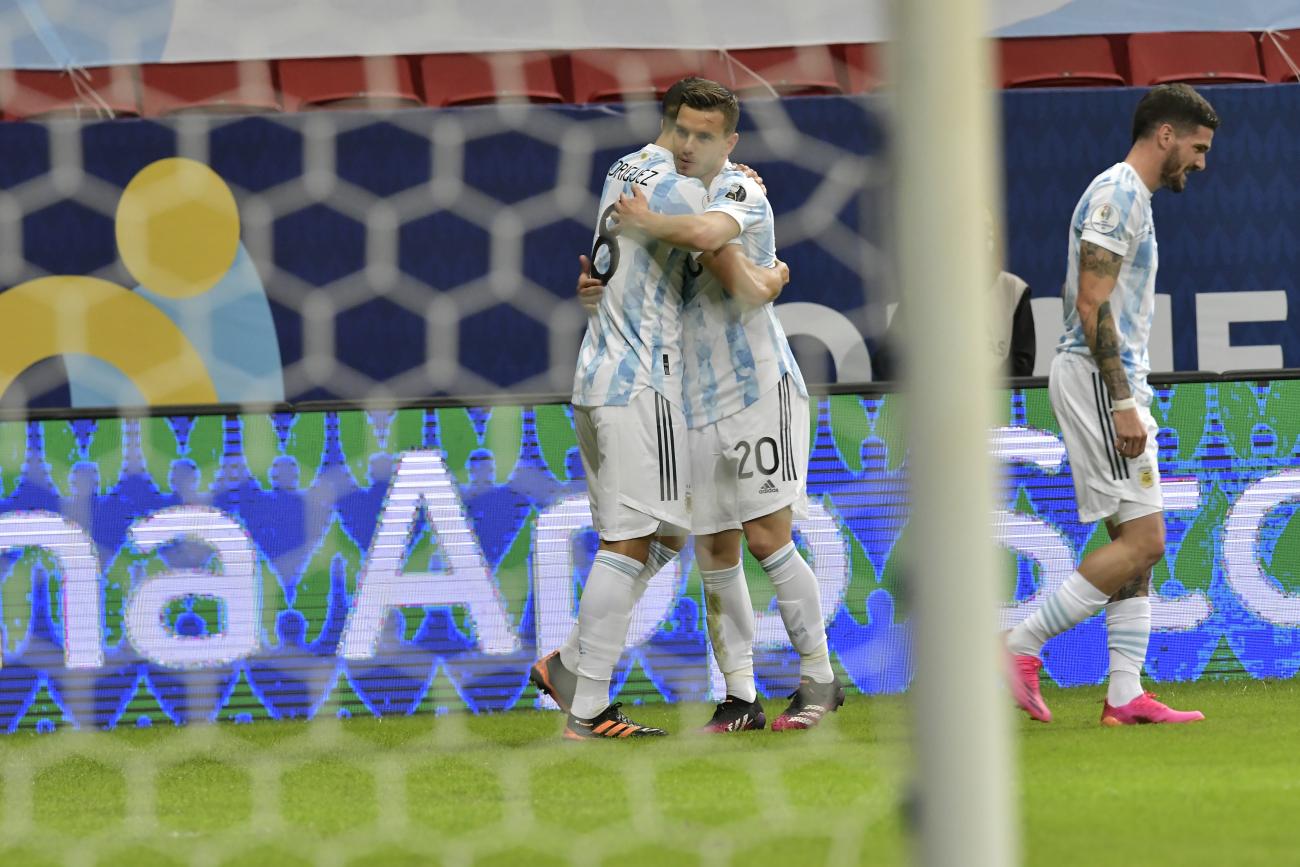Festejo del gol argentino. 