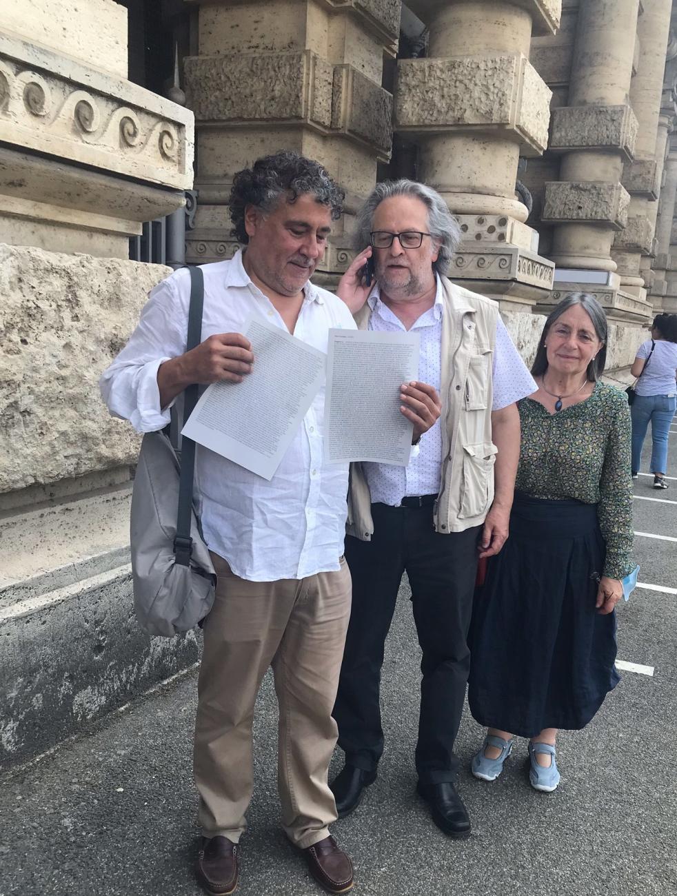 Zelmar Michellini, su esposa Graciela y Jorgue Ithurburu, presidente de la organización de defensa de los derechos humanos 24Marzo y 