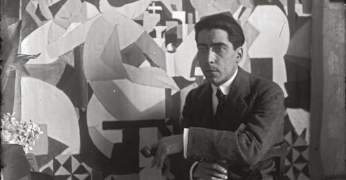 Retrato de Barradas con un mural vibracionista al fondo.ca. 1918 Colección del MNAV