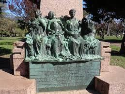 Grupo al pie de Samule Blixen Montevideo