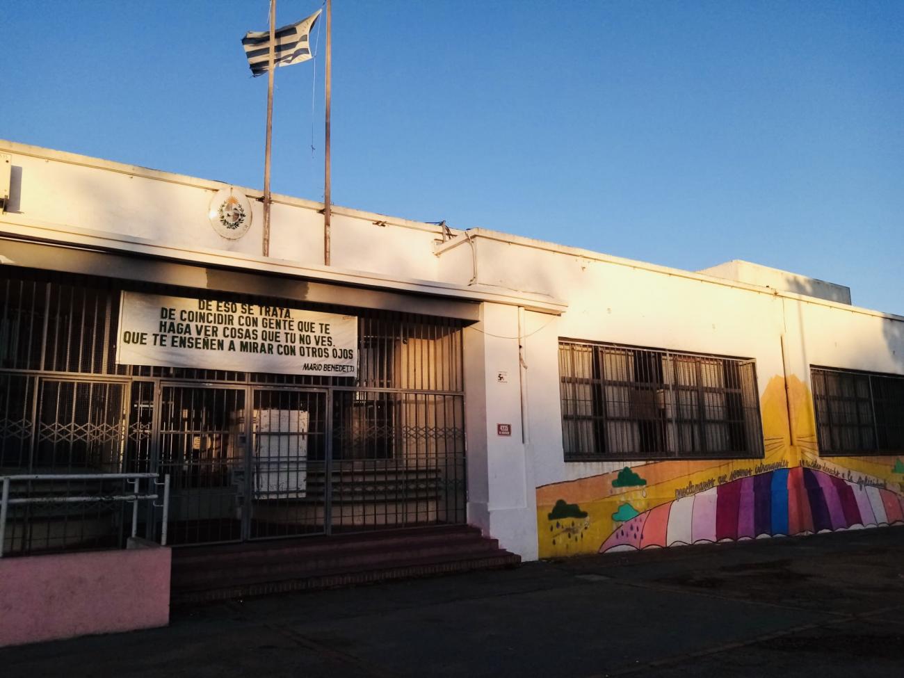 Foto fachada escuela N° 114 José Pedro Bellán