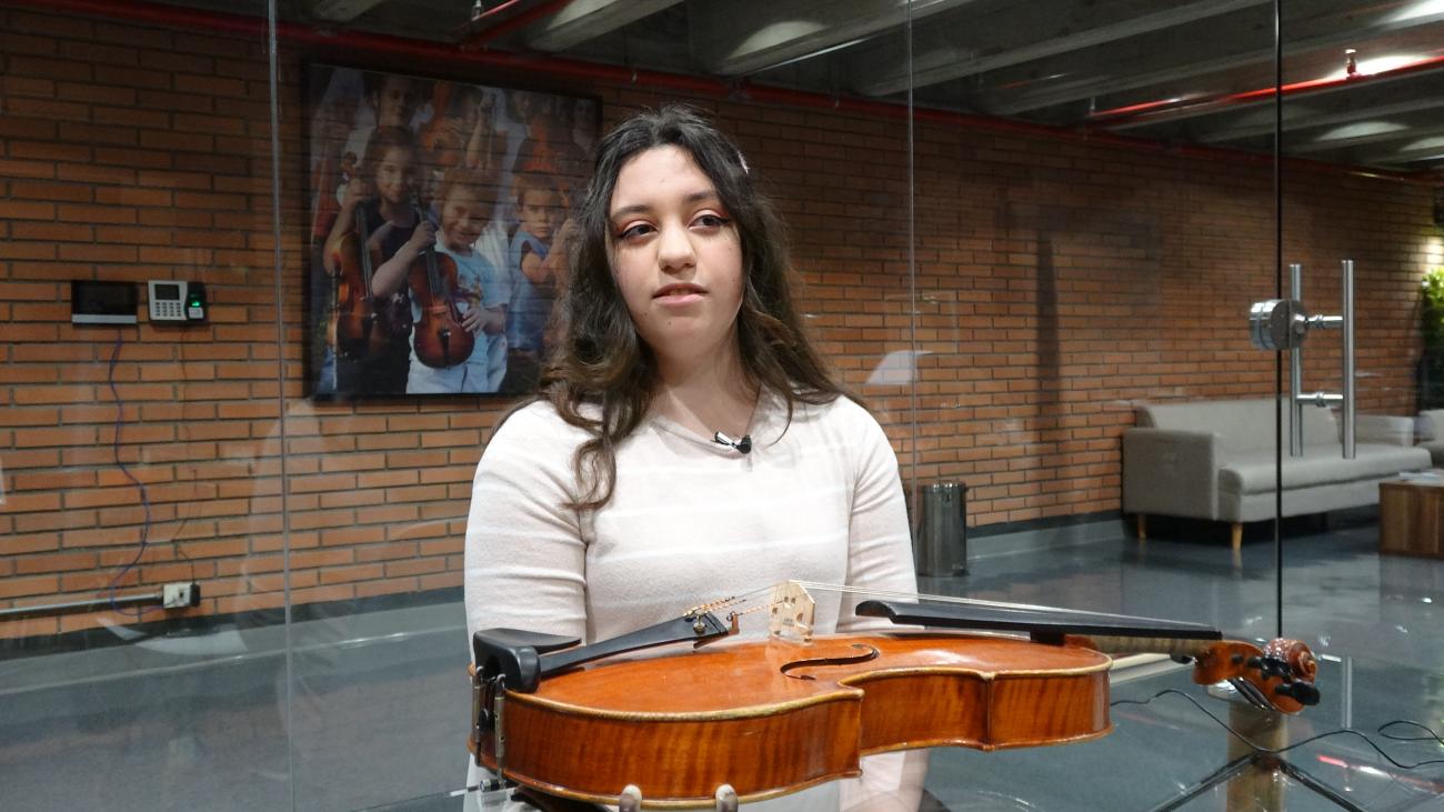 M.Guerra con su viola