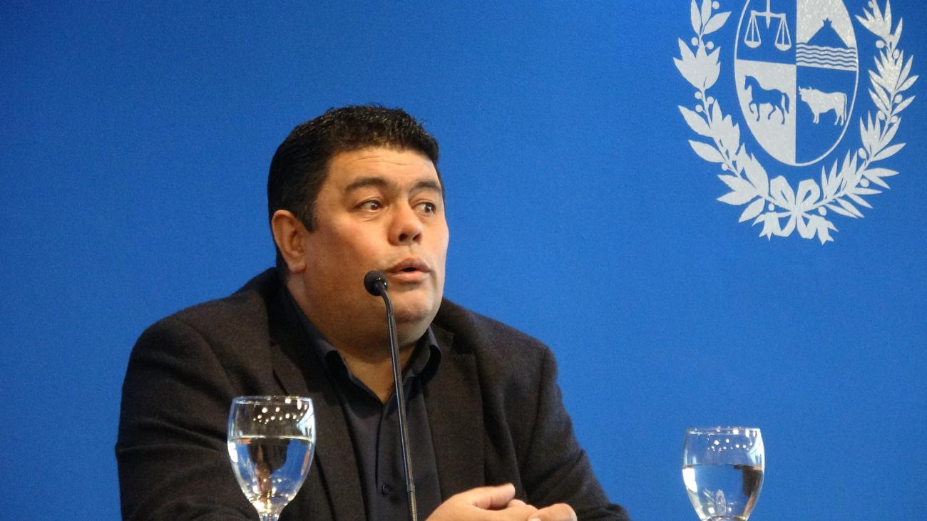 Maestro Ariel Britos en la Conferencia de Prensa en el MEC