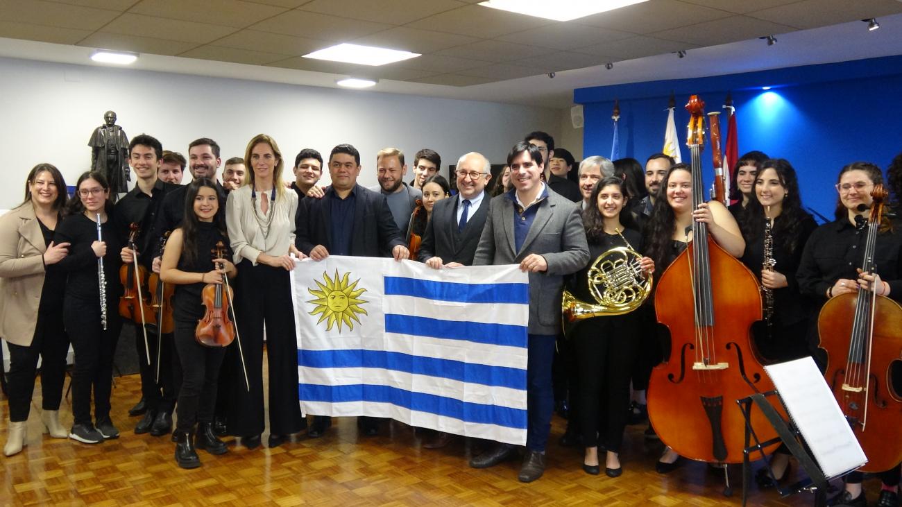 Toda la orquesta en la Conferencia de Prensa en el MEC