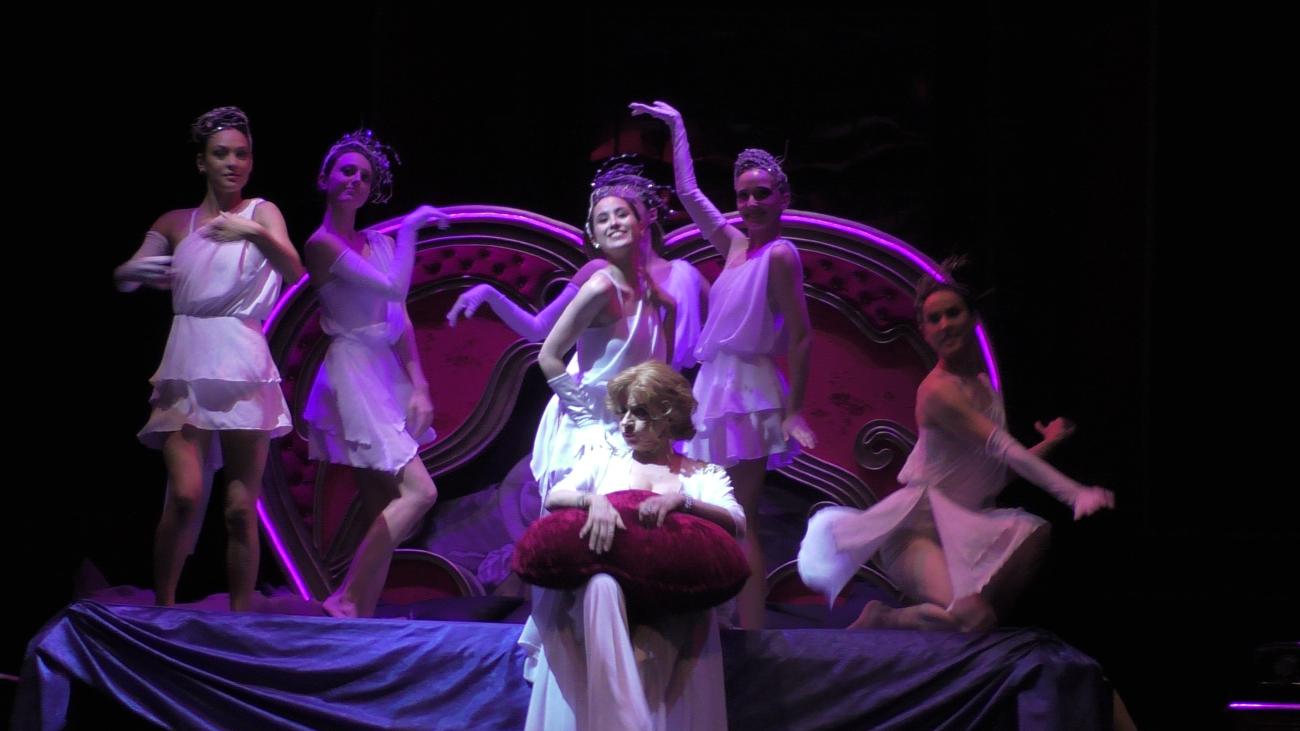 Escena de la opereta La Bella Helena