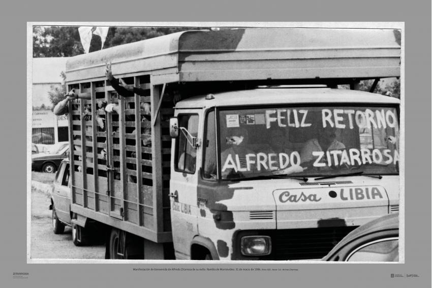 Manifestación de bienvenida de Alfredo Zitarrosa de su exilio. 