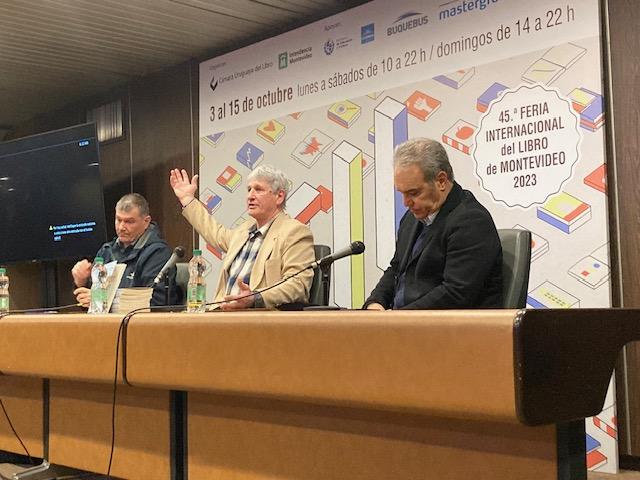 Jorge Señorans, Ariel Longo y Martín Lasarte en la presentación del libro Maracaná