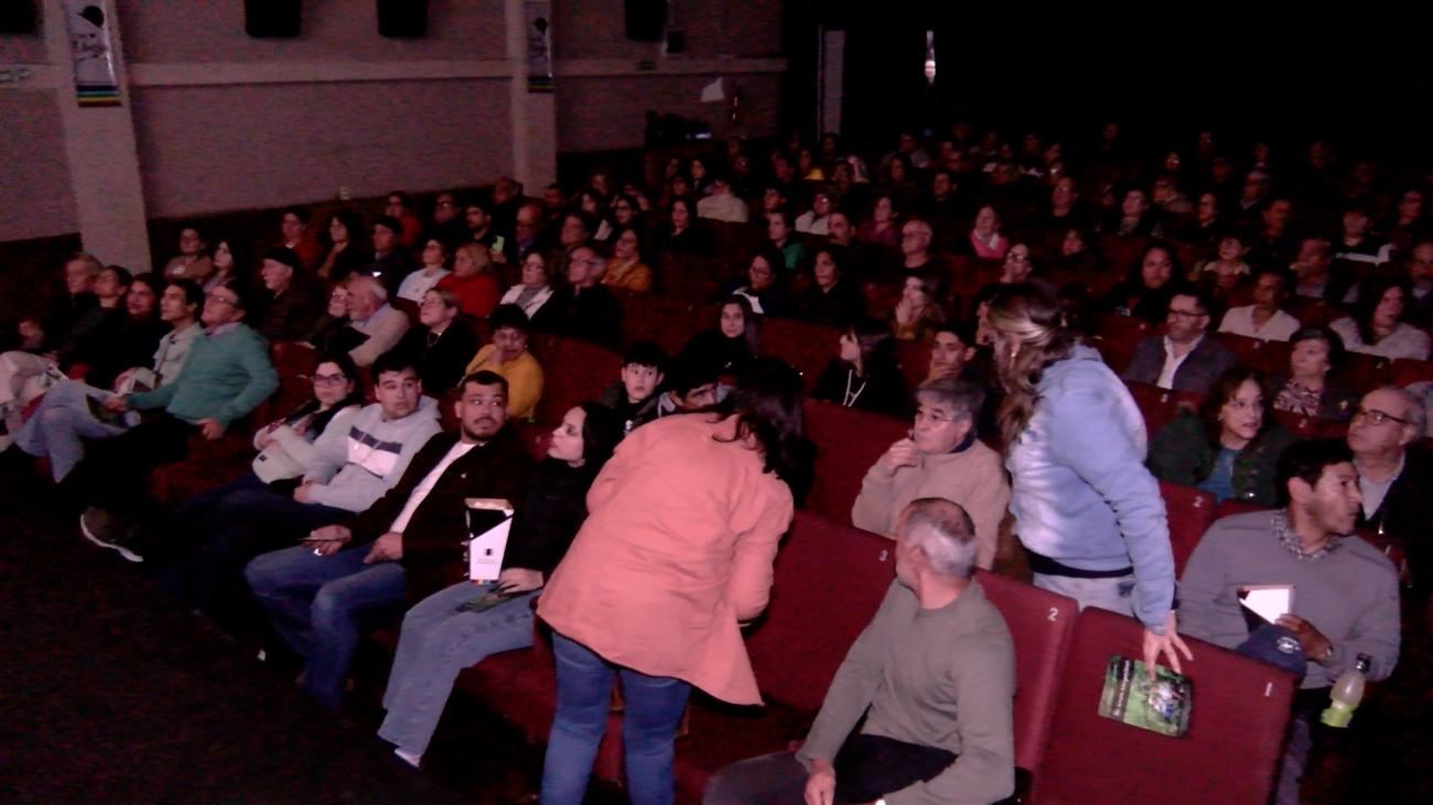 Sala llena en el cine Chaplin de Melo