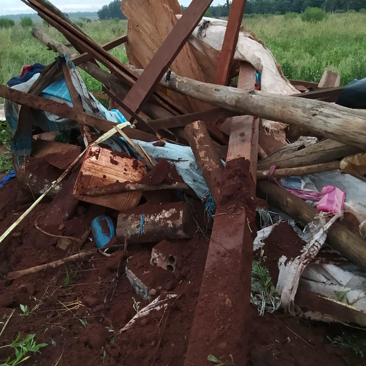 Más casas destruídas